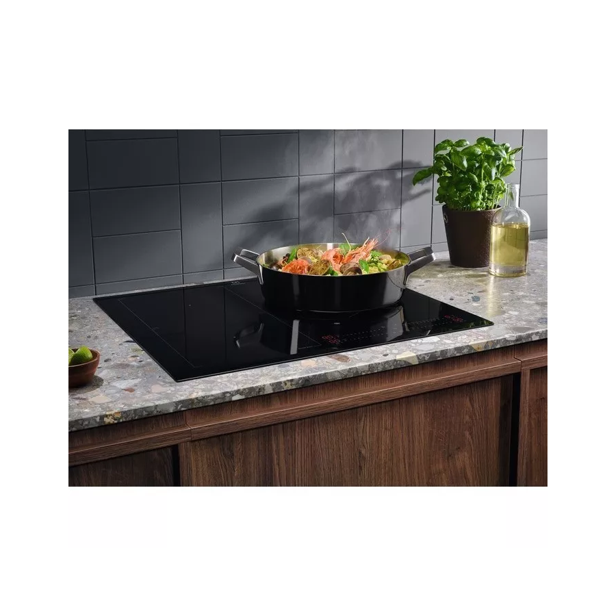 Варочная поверхность Electrolux EIS62453 черный