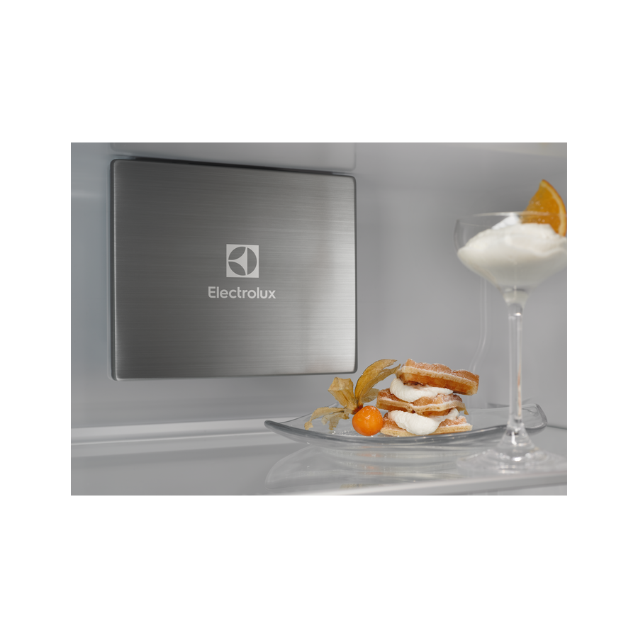 Встраиваемый холодильник ELECTROLUX ENP7TD75S комбинированный No Frost, 1884x696x549, сенсорное управление с символьным дисплеем