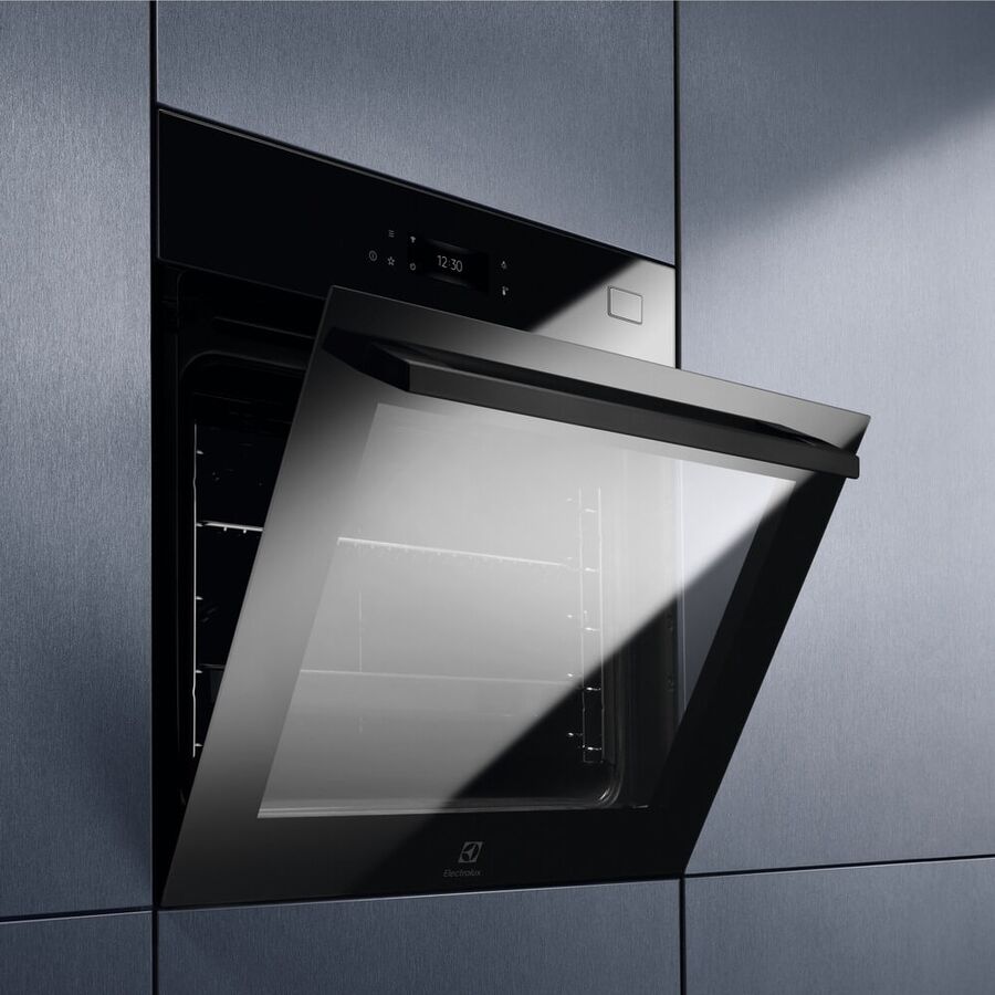 Духовой шкаф Electrolux EOB8S39H электрический черный