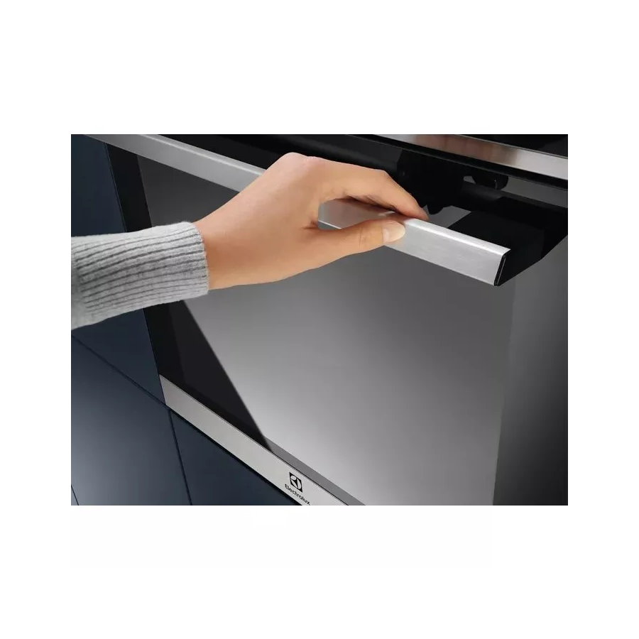 Духовой шкаф Electrolux EOE8P39WX черный/нерж электрический