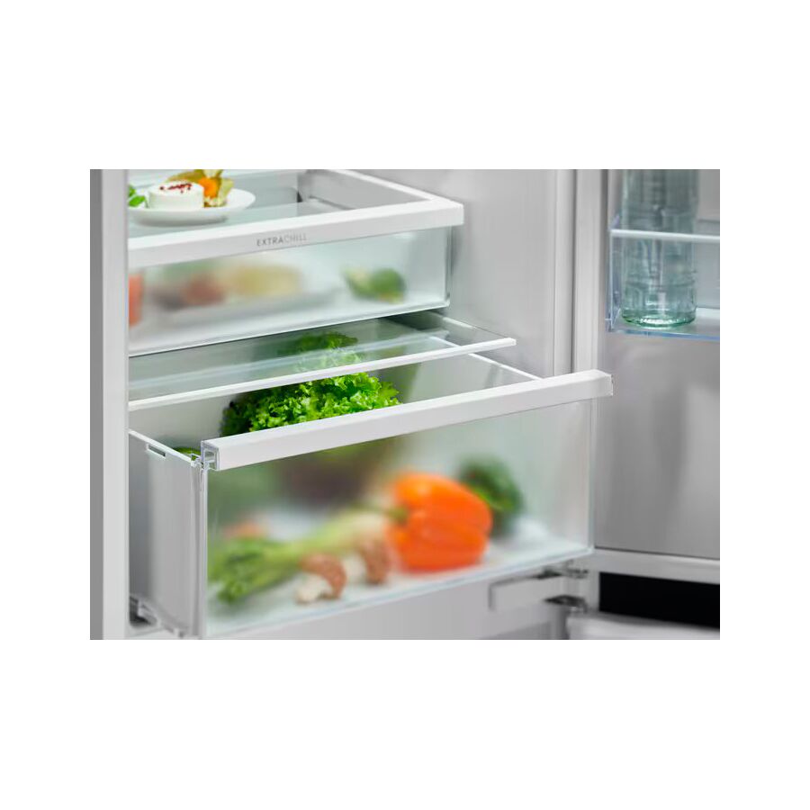 Встраиваемый холодильник ELECTROLUX ENT6MD18S3 комбинированный, No Frost (морозильная камера) электронное управление, полезный объём 248л