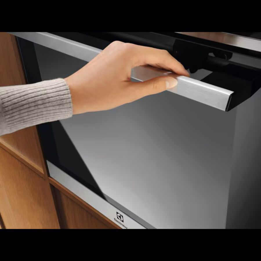 Духовой шкаф Electrolux LOE8P39X электрический с конвекцией, сенсорное управление, объем 72л, 11 режимов, автопрограммы, очистка пиролити
