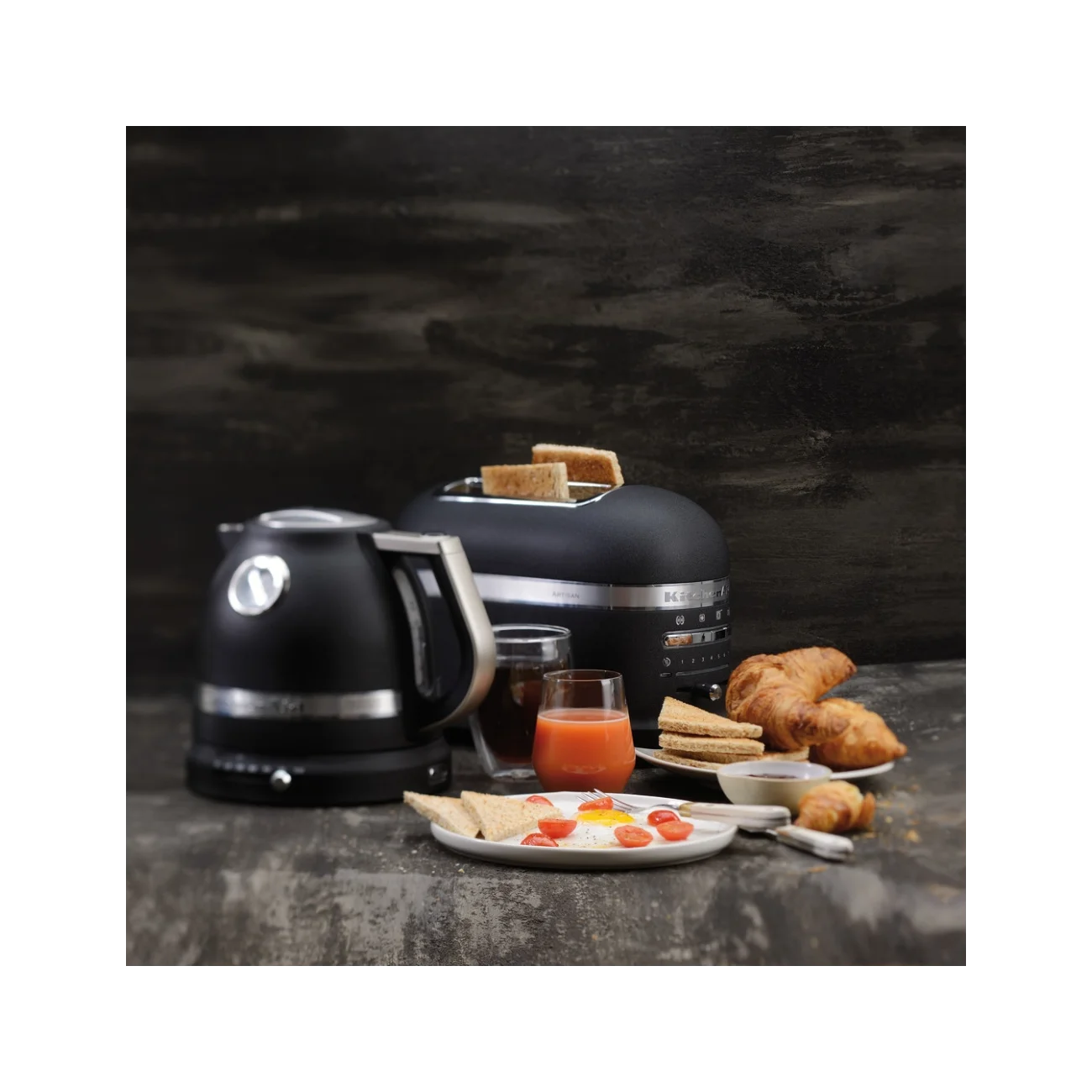 Электрочайник KitchenAid Artisan 5KEK1522EBK (133428) чёрный чугун