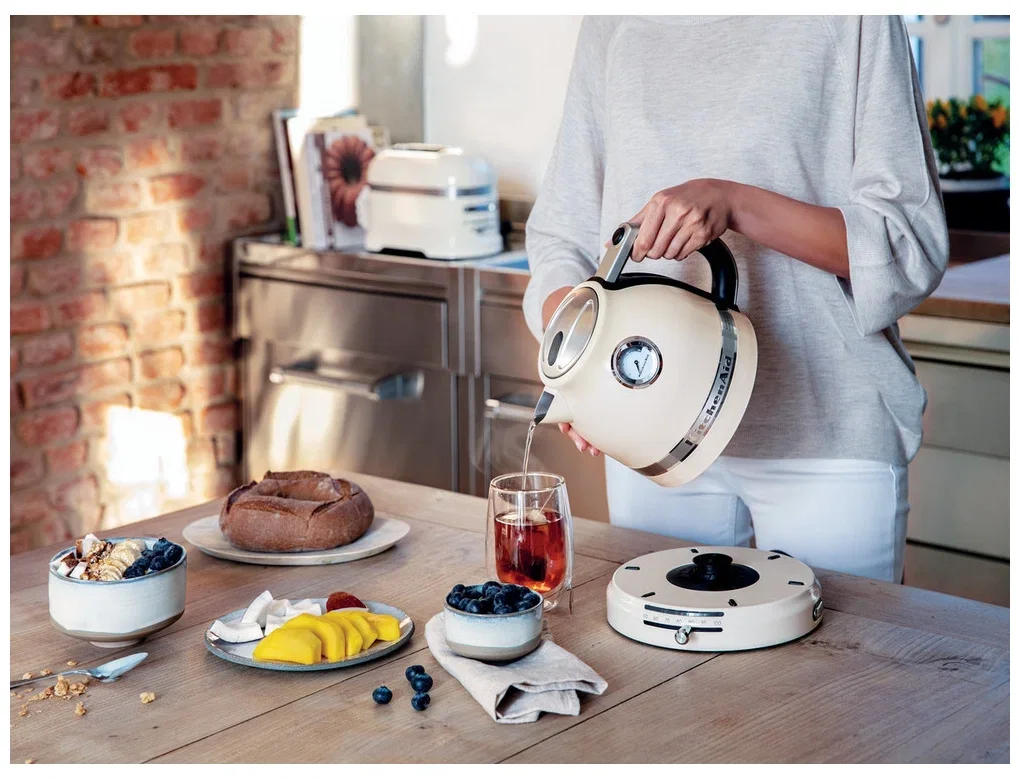 Электрочайник KitchenAid Artisan 5KEK1522EAC кремовый