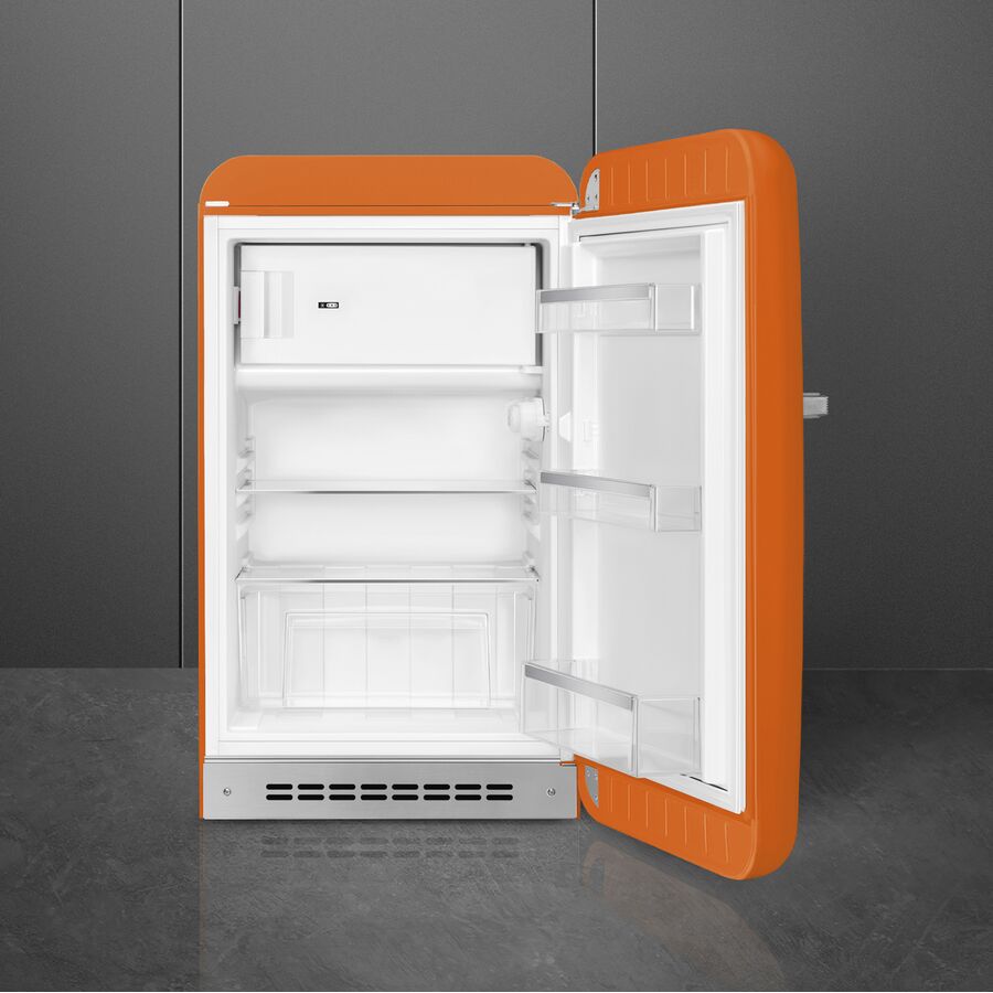 Холодильник SMEG FAB10ROR6 отдельностоящий, стиль 50-х, однокамерный, внутренняя морозильная камера, объем 122л, стандартный компрессор