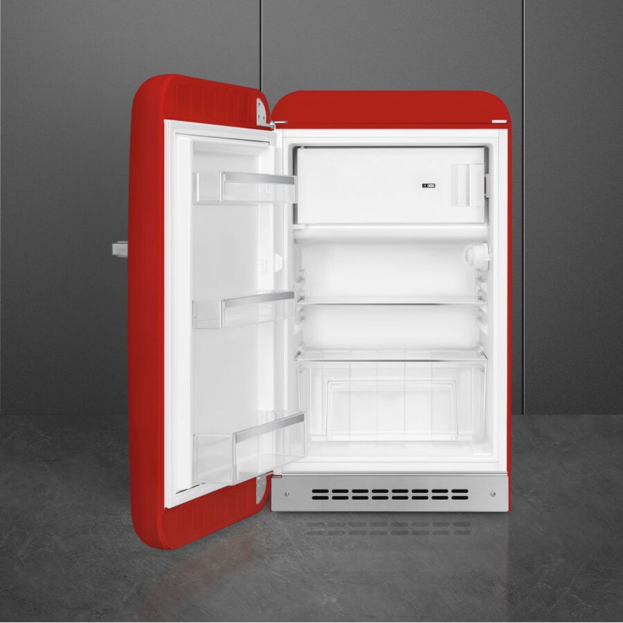 Холодильник SMEG FAB10LRD6 отдельностоящий, стиль 50-х, однокамерный, внутренняя морозильная камера, объем 122л, стандартный компрессор, энергоэффект