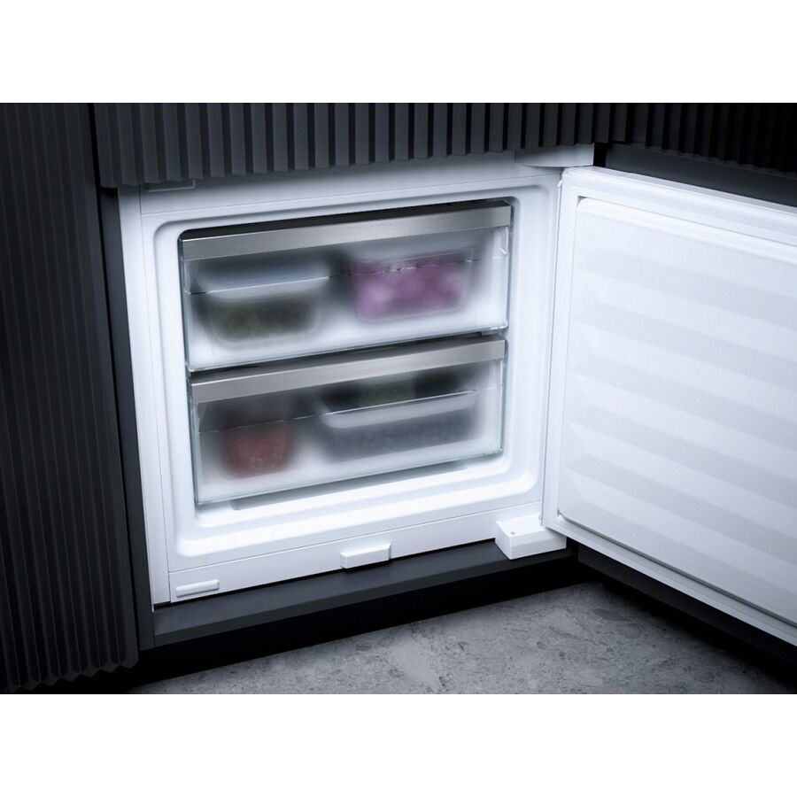 Встраиваемый холодильник Miele KF 7731 E