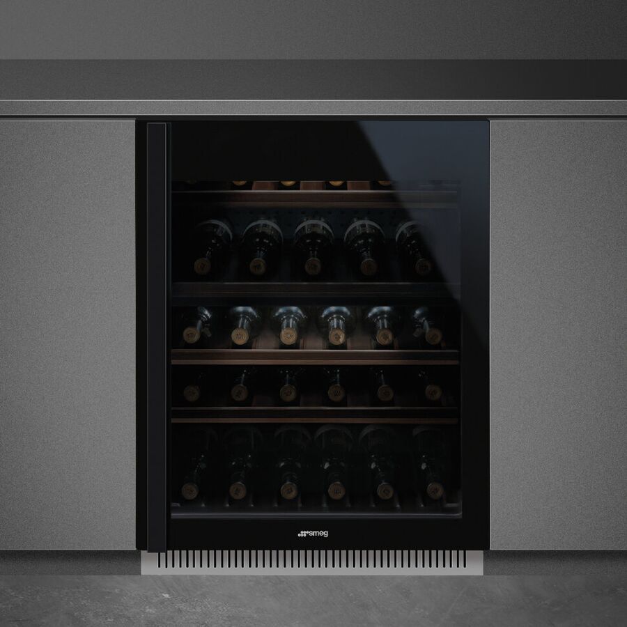 Встраиваемый винный шкаф SMEG CVI638RN3 высота 82см, петли справа, черное стекло