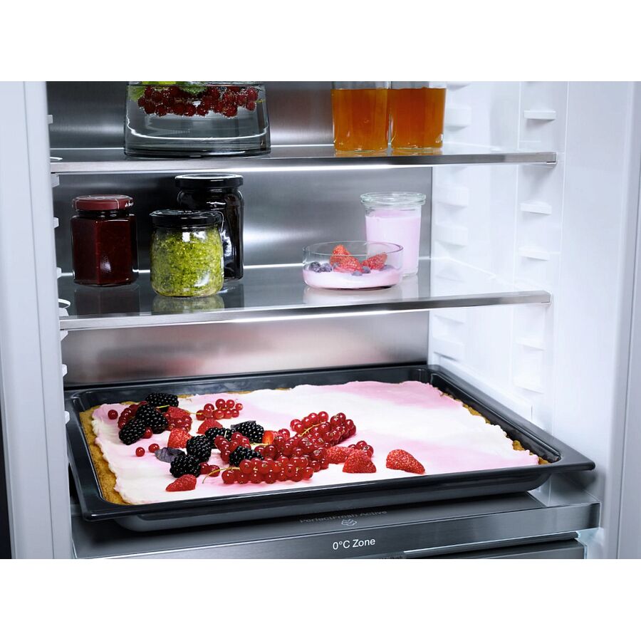 Встраиваемый холодильник Miele KF 7731 E