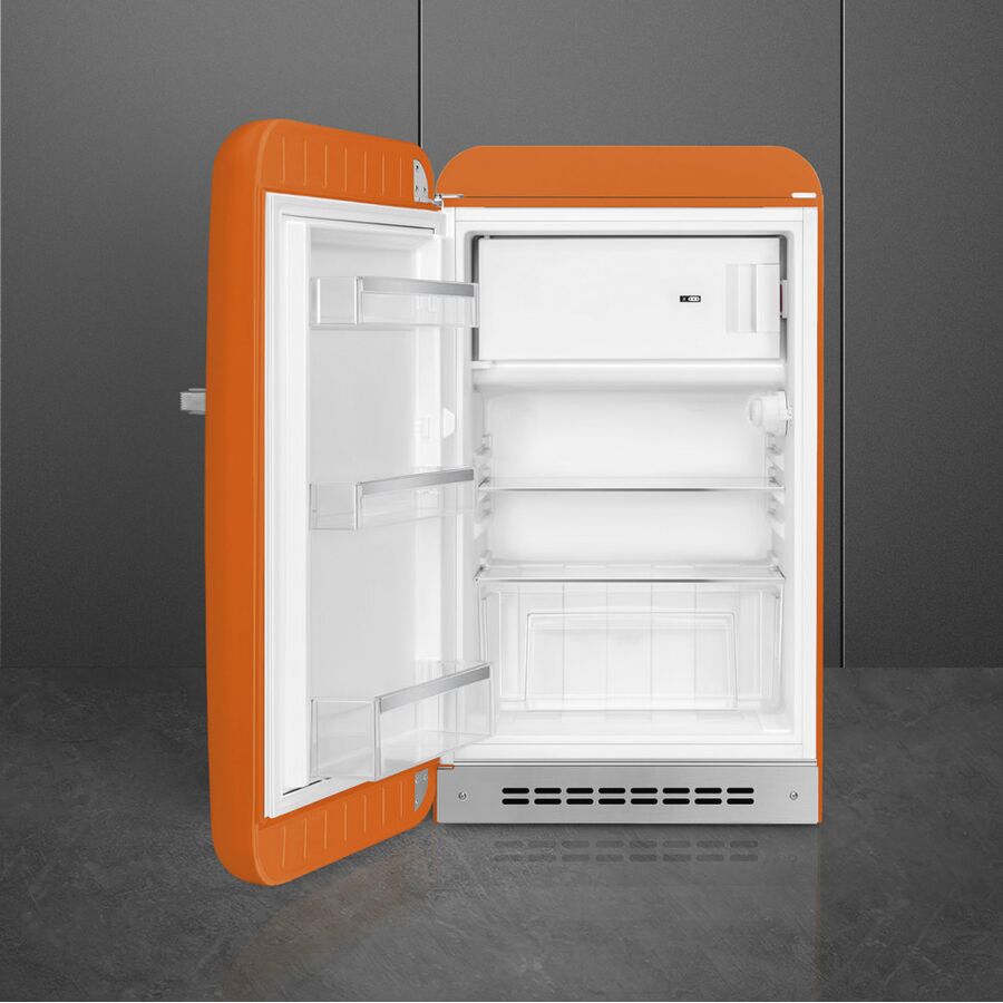 Холодильник SMEG FAB10LOR6 отдельностоящий, стиль 50-х, однокамерный, внутренняя морозильная камера, объем 122л, стандартный компрессор
