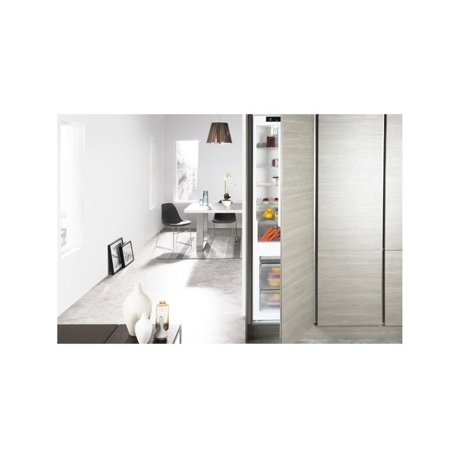 Встраиваемый холодильник Whirlpool ART 9811 SF2