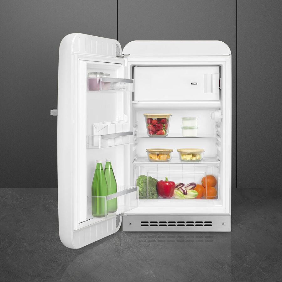 Холодильник SMEG FAB10LWH6 отдельностоящий, стиль 50-х, однокамерный, внутренняя морозильная камера, объем 122л, стандартный компрессор