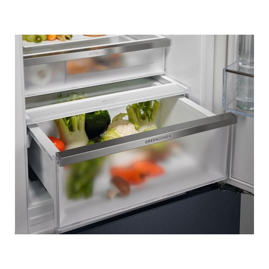 Встраиваемый холодильник Electrolux ENC8MC19S