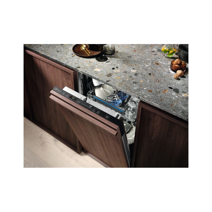 Встраиваемая посудомоечная машина ELECTROLUX KESC2210L черный 45 см, загрузка на 9 комплектов посуды, сенсорное управление, 8 программ, 44.6x55x82